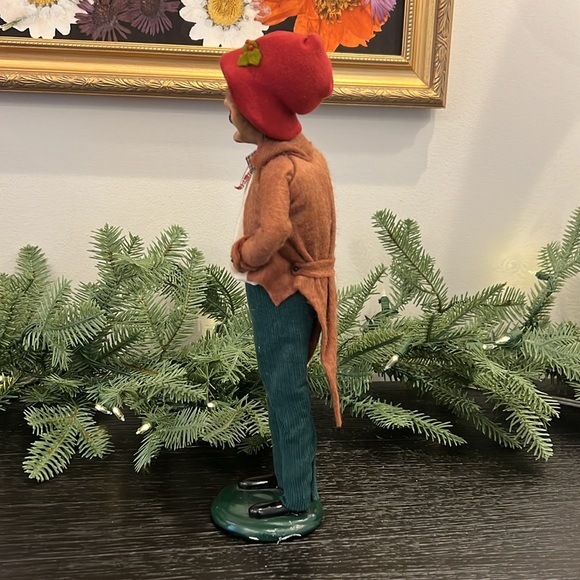 Byers’ Choice Caroler - Picture 2 of 8